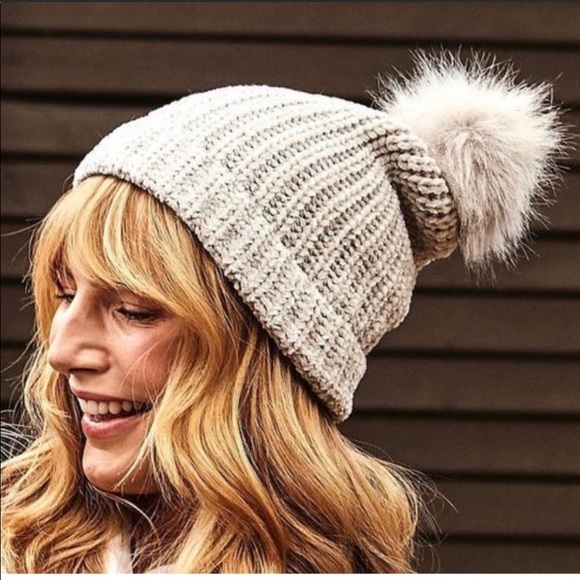 Nwt.... in origional packaging!!! JULES KAE Pom Beanie Hat Alltrue Causebox!! - Picture 1 of 9